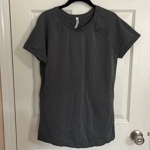 Women’s Athleta Workout Top, gray, size XL